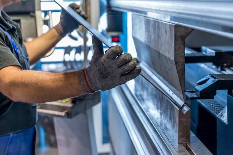 Curso de oficio de mecanizado por deformaci&oacute;n y corte Convenio Metal